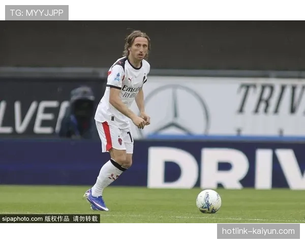 AC米兰1-0客胜维罗纳，莱奥助攻拉比奥特建功